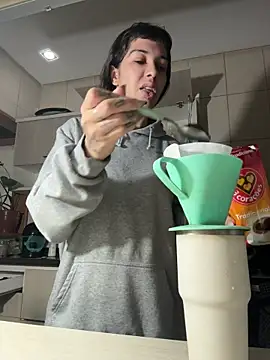 Snapshot of Nikatsu chatting on 04.14.26 Nikatsu online show from 04.14.26