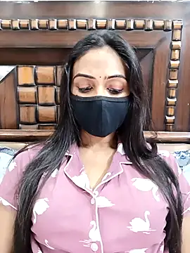 Snapshot of Yours-Bebo chatting on 11.08.25 Yours-Bebo online show from 11.08.25