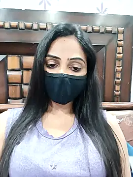 Snapshot of Yours-Bebo chatting on 11.18.25 Yours-Bebo online show from 11.18.25