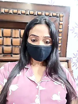 Snapshot of Yours-Bebo chatting on 11.24.25 Yours-Bebo online show from 11.24.25