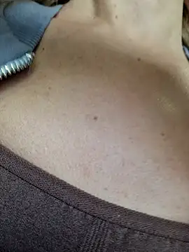 Miss    Mia  online show from 02.13.25