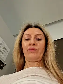 Miss    Mia  online show from 02.22.25