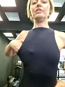 Miss    Mia  online show from 02.28.25