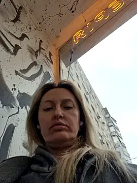 Miss    Mia  online show from 10.15.25