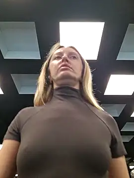 Miss    Mia  online show from 12.17.25