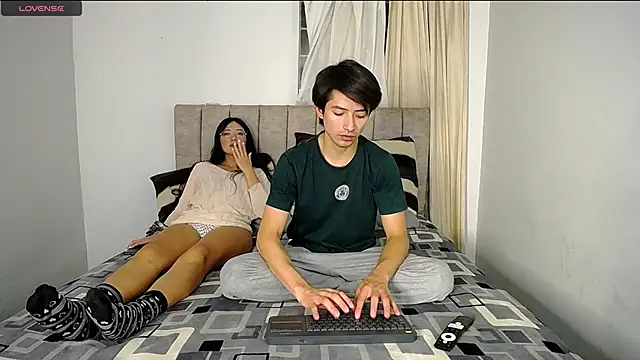 Snapshot of Pinkandyellowpokemon chatting on 12.12.24 Pinkandyellowpokemon online show from 12.12.24