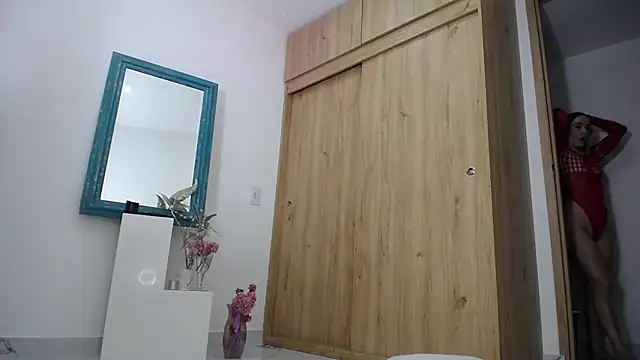 Snapshot of _Lalaa chatting on 12.21.24 Lalaa online show from 12.21.24