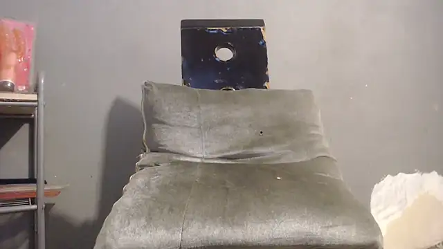 Snapshot of Amazing12inch chatting on 10.26.25 Amazing12inch online show from 10.26.25