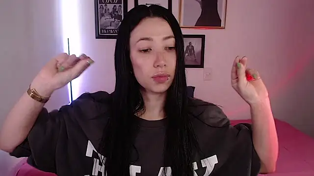 lilyy evanss online show from 01.28.25