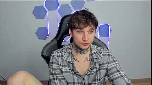 Snapshot of Chris_Tyson chatting on 12.18.24 Chris Tyson online show from 12.18.24