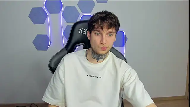 Snapshot of Chris_Tyson chatting on 12.19.24 Chris Tyson online show from 12.19.24