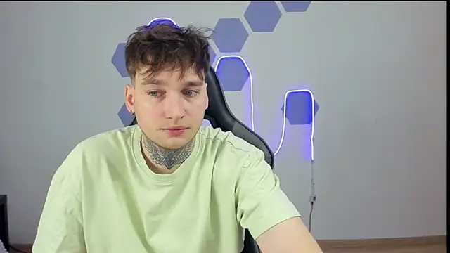 Snapshot of Chris_Tyson chatting on 12.21.24 Chris Tyson online show from 12.21.24