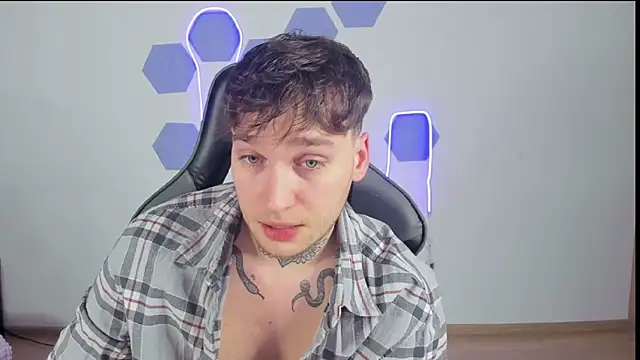 Snapshot of Chris_Tyson chatting on 12.25.24 Chris Tyson online show from 12.25.24