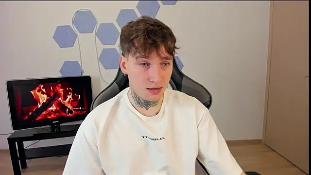 Snapshot of Chris_Tyson chatting on 01.04.25 Chris Tyson online show from 01.04.25