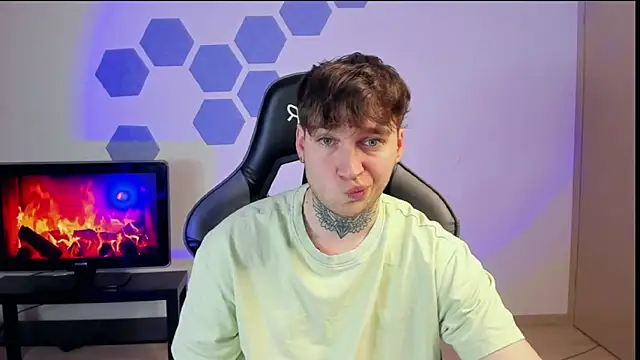 Snapshot of Chris_Tyson chatting on 02.02.25 Chris Tyson online show from 02.02.25