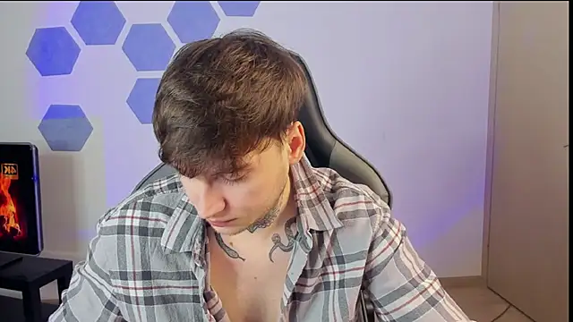 Snapshot of Chris_Tyson chatting on 02.04.25 Chris Tyson online show from 02.04.25