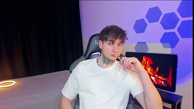 Snapshot of Chris_Tyson chatting on 02.09.25 Chris Tyson online show from 02.09.25