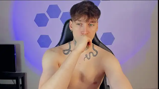 Snapshot of Chris_Tyson chatting on 03.04.25 Chris Tyson online show from 03.04.25