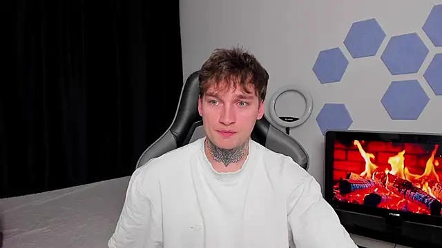 Snapshot of Chris_Tyson chatting on 10.09.25 Chris Tyson online show from 10.09.25