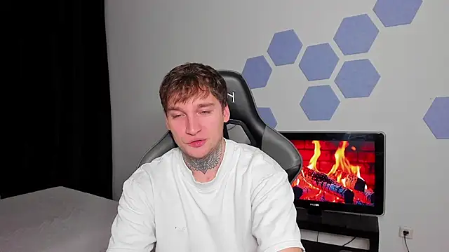 Snapshot of Chris_Tyson chatting on 10.13.25 Chris Tyson online show from 10.13.25