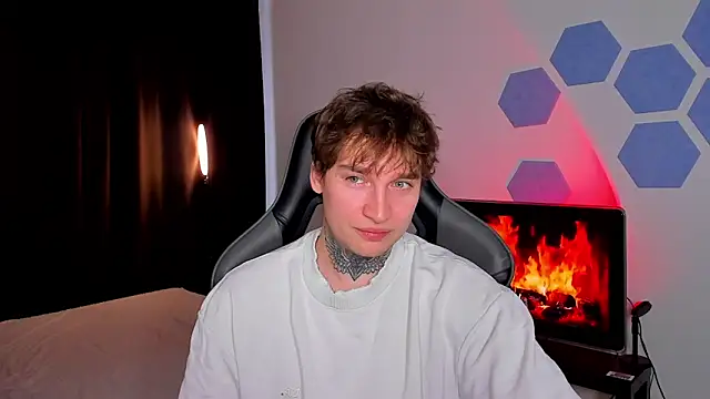 Snapshot of Chris_Tyson chatting on 11.24.25 Chris Tyson online show from 11.24.25