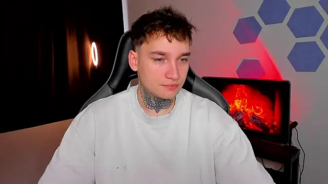 Snapshot of Chris_Tyson chatting on 11.25.25 Chris Tyson online show from 11.25.25