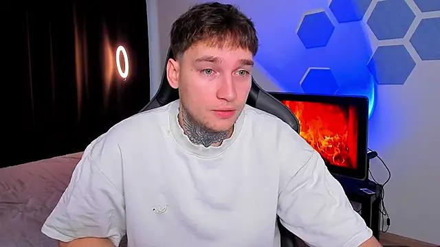 Snapshot of Chris_Tyson chatting on 11.30.25 Chris Tyson online show from 11.30.25