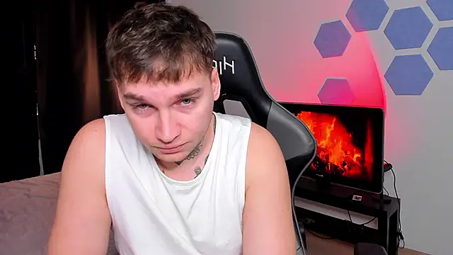 Snapshot of Chris_Tyson chatting on 12.04.25 Chris Tyson online show from 12.04.25