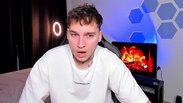 Snapshot of Chris_Tyson chatting on 12.05.25 Chris Tyson online show from 12.05.25