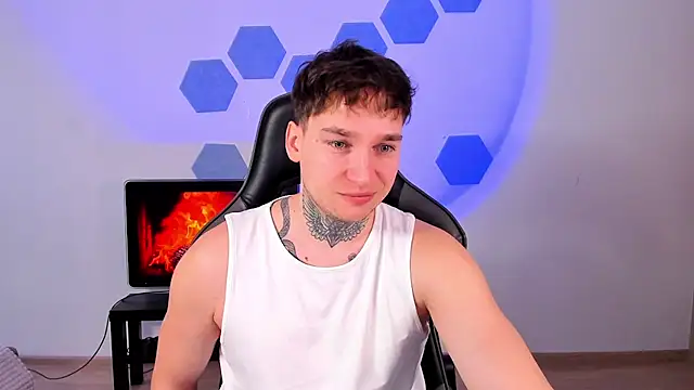 Snapshot of Chris_Tyson chatting on 12.16.25 Chris Tyson online show from 12.16.25