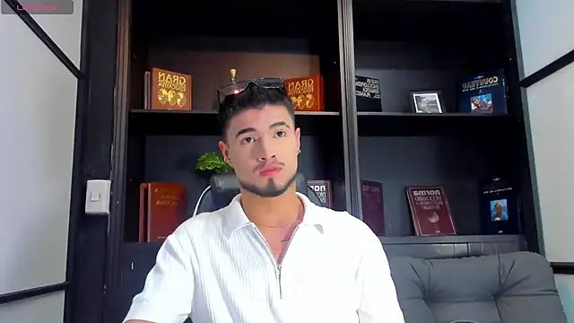 Snapshot of EdwardRoss_ chatting on 11.03.25 EdwardRoss online show from 11.03.25