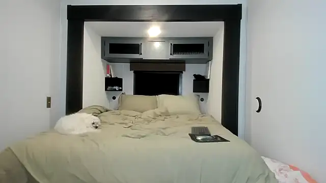 Snapshot of Persiasparadise chatting on 12.18.25 Persiasparadise online show from 12.18.25