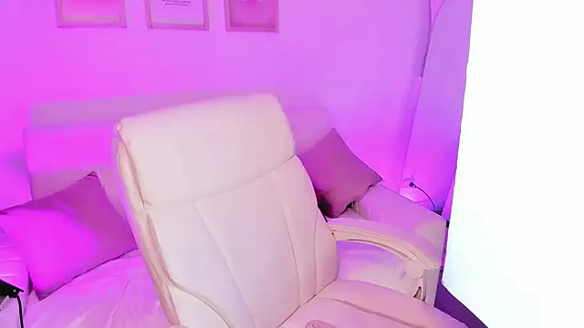 Snapshot of Steff_London chatting on 02.07.25 Steff London online show from 02.07.25