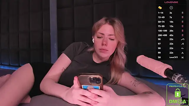 Snapshot of NateHalll chatting on 02.09.25 NateHalll online show from 02.09.25