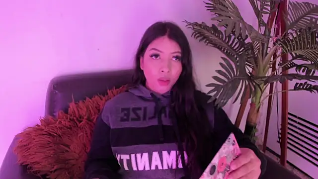 Snapshot of Miia_Thompsonn chatting on 01.22.25 Miia Thompsonn online show from 01.22.25