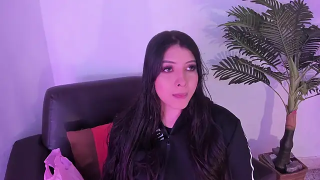 Snapshot of Miia_Thompsonn chatting on 03.08.25 Miia Thompsonn online show from 03.08.25