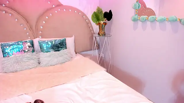 Snapshot of Miia_Thompsonn chatting on 10.01.25 Miia Thompsonn online show from 10.01.25