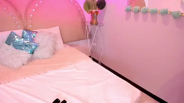 Snapshot of Miia_Thompsonn chatting on 10.07.25 Miia Thompsonn online show from 10.07.25