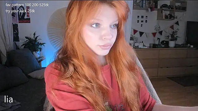 Snapshot of lil_lia chatting on 11.27.25 lil lia online show from 11.27.25