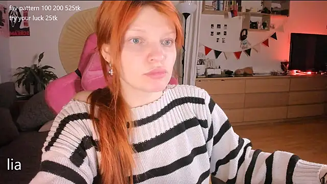 Snapshot of lil_lia chatting on 12.15.25 lil lia online show from 12.15.25