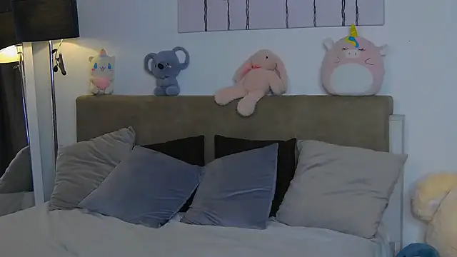 CassKiera online show from 11.06.25