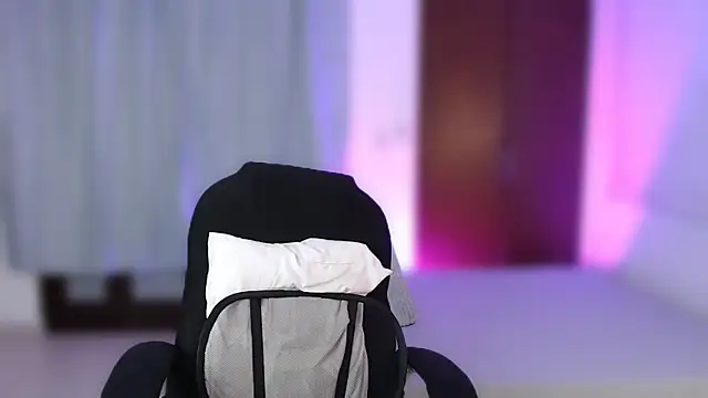 Snapshot of alliee_mod chatting on 02.14.25 alliee mod online show from 02.14.25