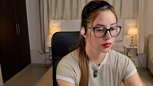 Snapshot of alliee_mod chatting on 07.18.26 alliee mod online show from 07.18.26