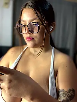 Snapshot of Michellesexxy chatting on 12.03.24 Michellesexxy online show from 12.03.24