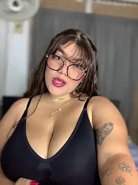 Snapshot of Michellesexxy chatting on 12.17.24 Michellesexxy online show from 12.17.24