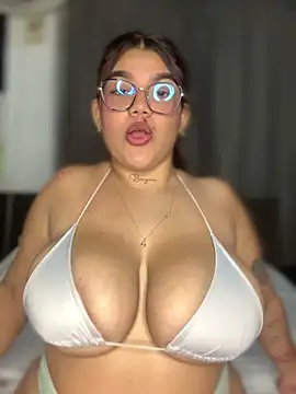 Snapshot of Michellesexxy chatting on 01.08.25 Michellesexxy online show from 01.08.25