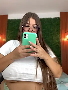 Snapshot of Michellesexxy chatting on 01.28.25 Michellesexxy online show from 01.28.25