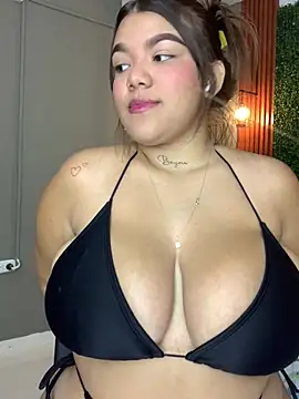 Snapshot of Michellesexxy chatting on 02.01.25 Michellesexxy online show from 02.01.25