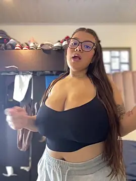 Snapshot of Michellesexxy chatting on 10.01.25 Michellesexxy online show from 10.01.25