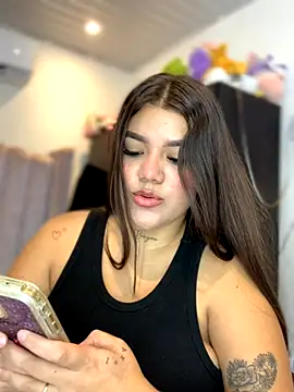 Snapshot of Michellesexxy chatting on 10.31.25 Michellesexxy online show from 10.31.25